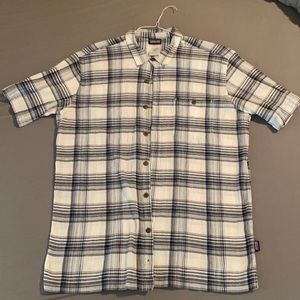 Men’s Patagonia shirt sleeve button up